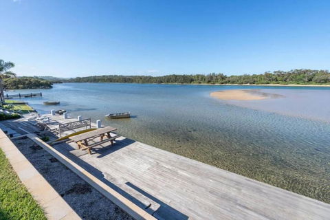 Absolute Waterfront Beach House - New South Wales Tourism  1