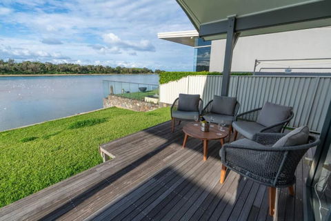 Absolute Waterfront Beach House - New South Wales Tourism  2