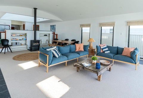 Absolute Waterfront Beach House - New South Wales Tourism  3