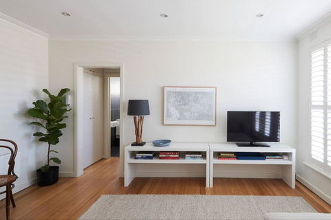 A Touch Of Tuscan Charm Off Toorak Road - New South Wales Tourism  3