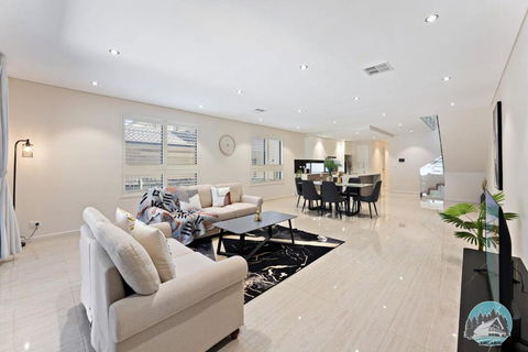 Aircabin - Eastwood - Luxury - 4 Bedrooms House - New South Wales Tourism  0