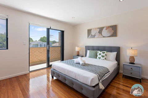 Aircabin - Eastwood - Luxury - 4 Bedrooms House - New South Wales Tourism  1