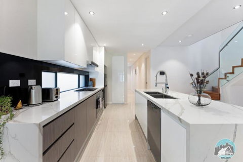 Aircabin - Eastwood - Luxury - 4 Bedrooms House - New South Wales Tourism  2