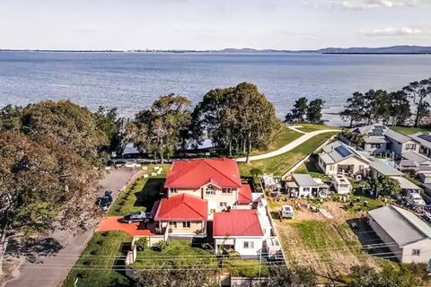 Aircabin - Tuggerawong - Lake Front - 9 Beds House - New South Wales Tourism  0