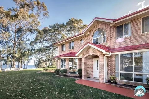 Aircabin - Tuggerawong - Lake Front - 9 Beds House - New South Wales Tourism  1