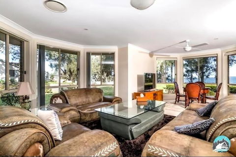 Aircabin - Tuggerawong - Lake Front - 9 Beds House - New South Wales Tourism  3