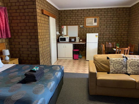 Airport Whyalla Motel - New South Wales Tourism  4