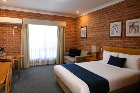 Akuna Motor Inn And Apartments - New South Wales Tourism  4
