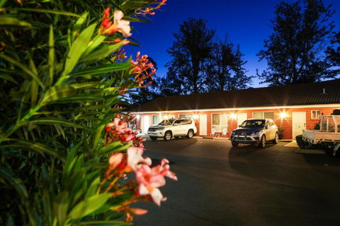 Akuna Motor Inn And Apartments - New South Wales Tourism  0