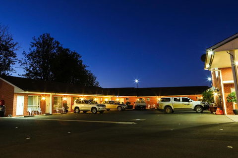 Akuna Motor Inn And Apartments - New South Wales Tourism  1
