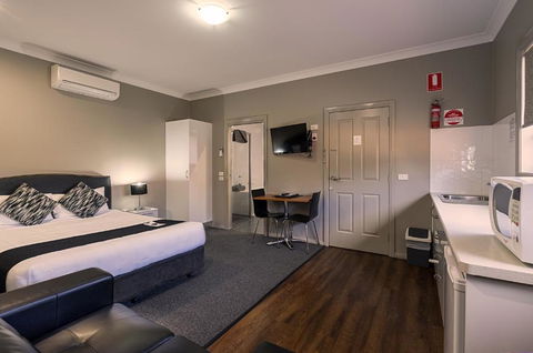 Akuna Motor Inn And Apartments - New South Wales Tourism  3