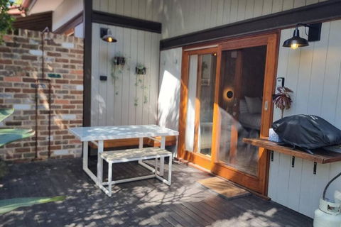 Alcorn Garden Studio Main House Attached-Dog Friendly 2 Mins Walk To Beach - New South Wales Tourism  3