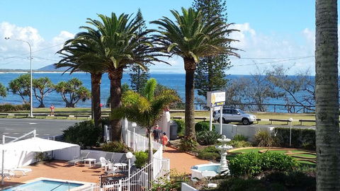 Alex Headland Beachfront - New South Wales Tourism  2