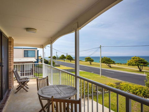 Allawah Beach House - 29 Dalmeny Drive, Kianga - New South Wales Tourism  2