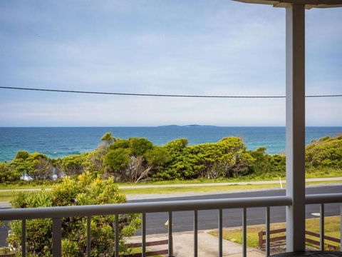 Allawah Beach House - 29 Dalmeny Drive, Kianga - New South Wales Tourism  3