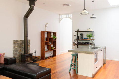 Alma, Art Deco Home In Caufield North - New South Wales Tourism  4