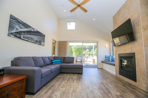 Amber Mist Villa - One - New South Wales Tourism  0