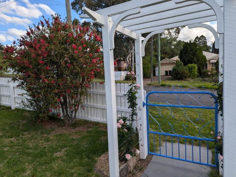 Amiens Cottage. Queenslander, Charming, Central. - New South Wales Tourism  1