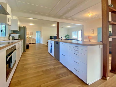 Amity Ohana - New South Wales Tourism  1