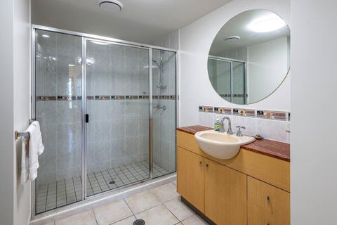 An Adorable Apartment On Abbott - Stunning Views - New South Wales Tourism  1