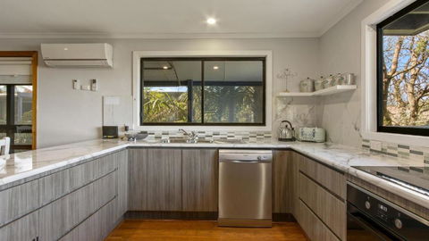 Anchored On Capes Upstairs - New South Wales Tourism  4