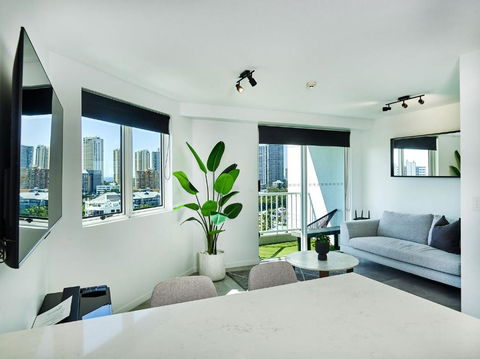 Amazing Views Surfers Paradise 2 Bedroom Unit Close To Everything - New South Wales Tourism  3