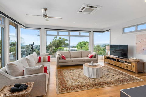 Aires Coastal Beach House Luxury With Ocean Views - New South Wales Tourism  0