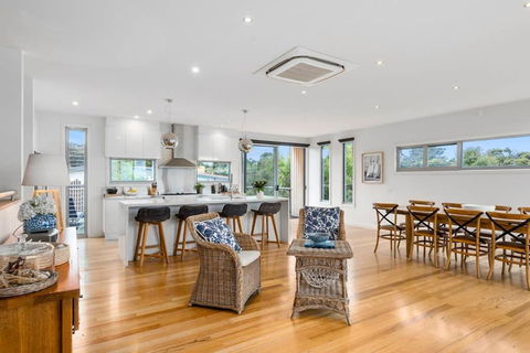 Aires Coastal Beach House Luxury With Ocean Views - New South Wales Tourism  1