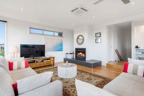 Aires Coastal Beach House Luxury With Ocean Views - New South Wales Tourism  4