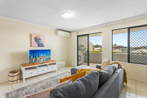 Albion Convenient Hideaway With Parking & Balcony - New South Wales Tourism  0