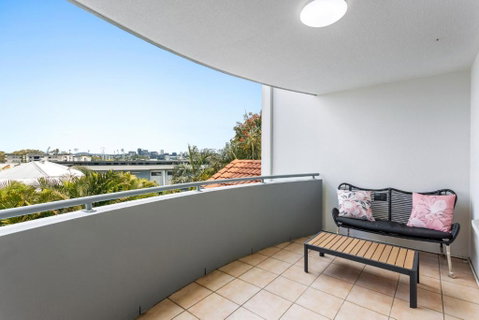 Albion Convenient Hideaway With Parking & Balcony - New South Wales Tourism  4
