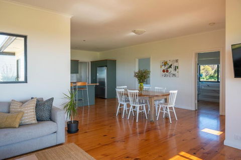 Antechamber Bay Retreats - New South Wales Tourism  1