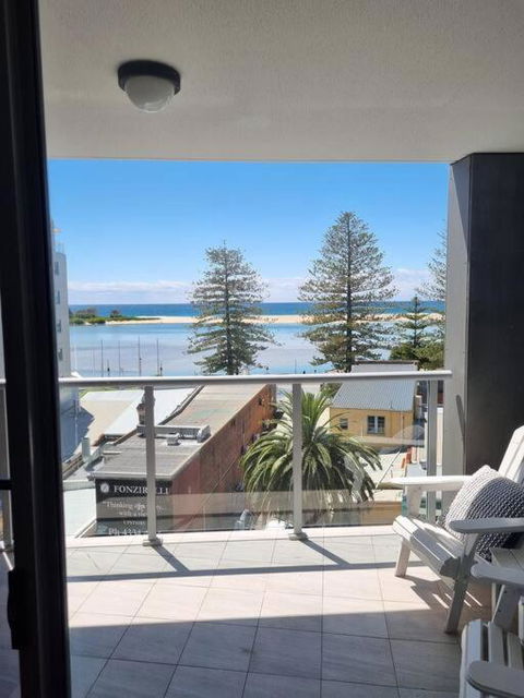Apartment At The Entrance - New South Wales Tourism  0