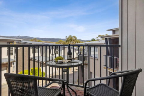 Apres 9 - New South Wales Tourism  0