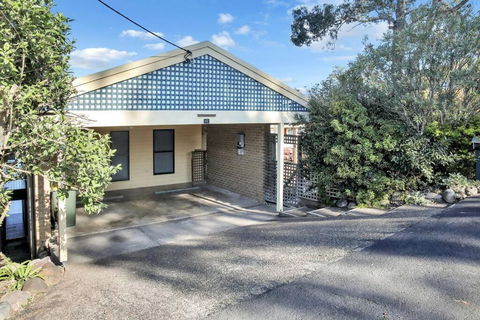 Aqua La Vista - 4 Bedroom Pet Friendly House - New South Wales Tourism  4