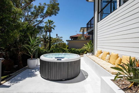 Aqua Vistas - Coastal Gem With Serene Spa Experience - New South Wales Tourism  0