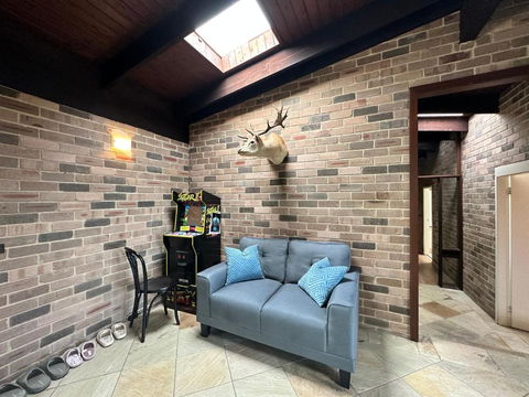 Arcadia Stunning Manor Tennis & Pool & Hottub - New South Wales Tourism  3
