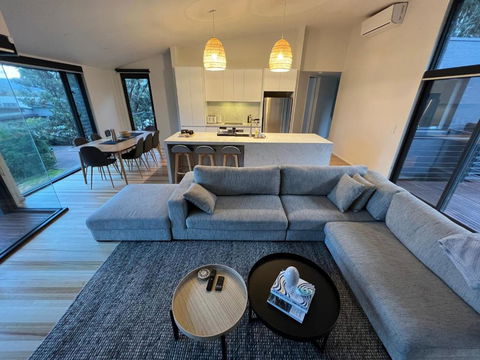 Architect Designed 4 Bedroom With Ocean Views From Every Room - New South Wales Tourism  4