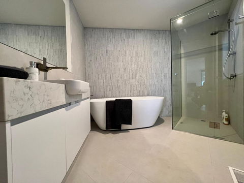 Architect Designed 4 Bedroom With Ocean Views From Every Room - New South Wales Tourism  3