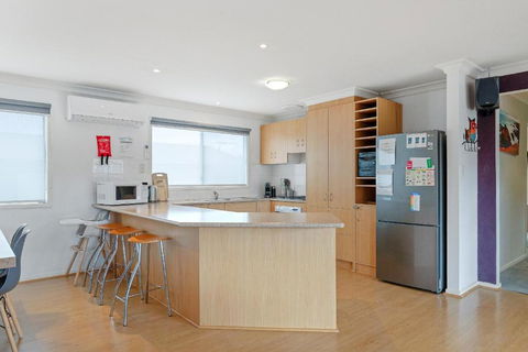Area 51 By Ready Set Stay - BYO LINEN & TOWELS - New South Wales Tourism  2