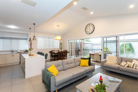 Armidale Cottage - House 1 - New South Wales Tourism  0