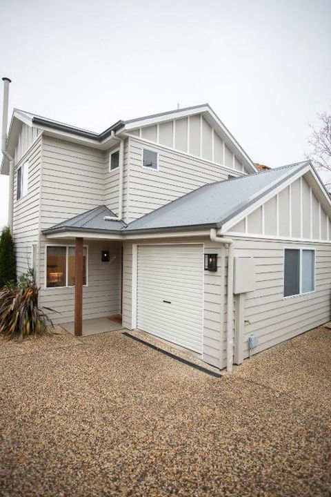 Armidale Cottage - House 1 - New South Wales Tourism  2