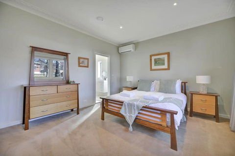 Art House On Anson - Artistic Haven, Spa, Pets - New South Wales Tourism  1