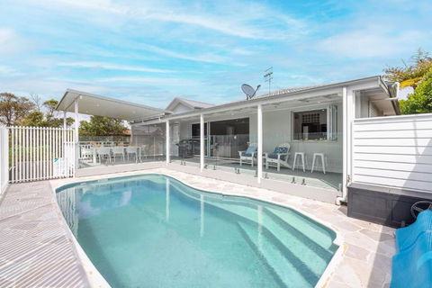 Ash Haven, 19 Ash St - Views, Pool, Air Con, Boat Parking, Wi-Fi - New South Wales Tourism  2