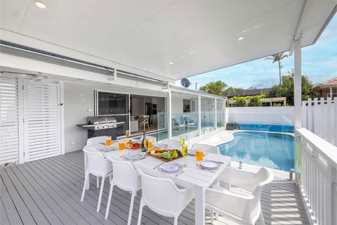 Ash Haven, 19 Ash St - Views, Pool, Air Con, Boat Parking, Wi-Fi - New South Wales Tourism  1