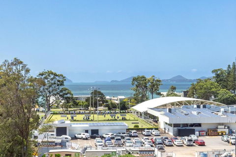 Ash Haven, 19 Ash St - Views, Pool, Air Con, Boat Parking, Wi-Fi - New South Wales Tourism  0