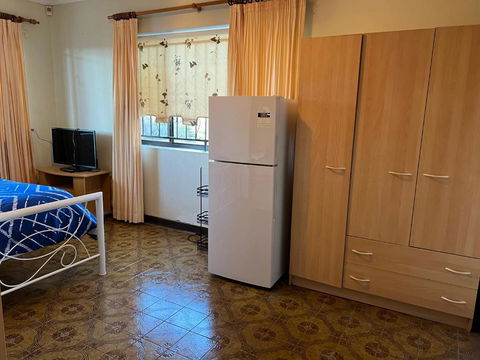 Aspley Bedroom & Share Bathroom With Other Guests - New South Wales Tourism  3