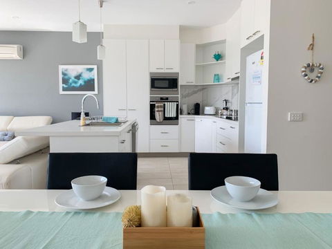At Broadbeach Inverloch - New South Wales Tourism  4