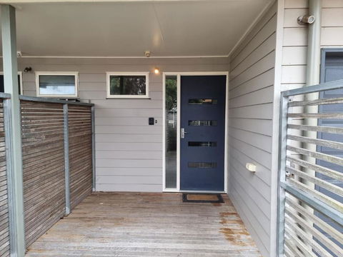At Broadbeach Inverloch - New South Wales Tourism  1