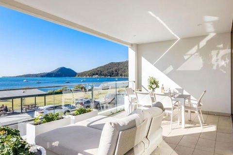 Aura 3 Spectacular Beachside Views - New South Wales Tourism  0